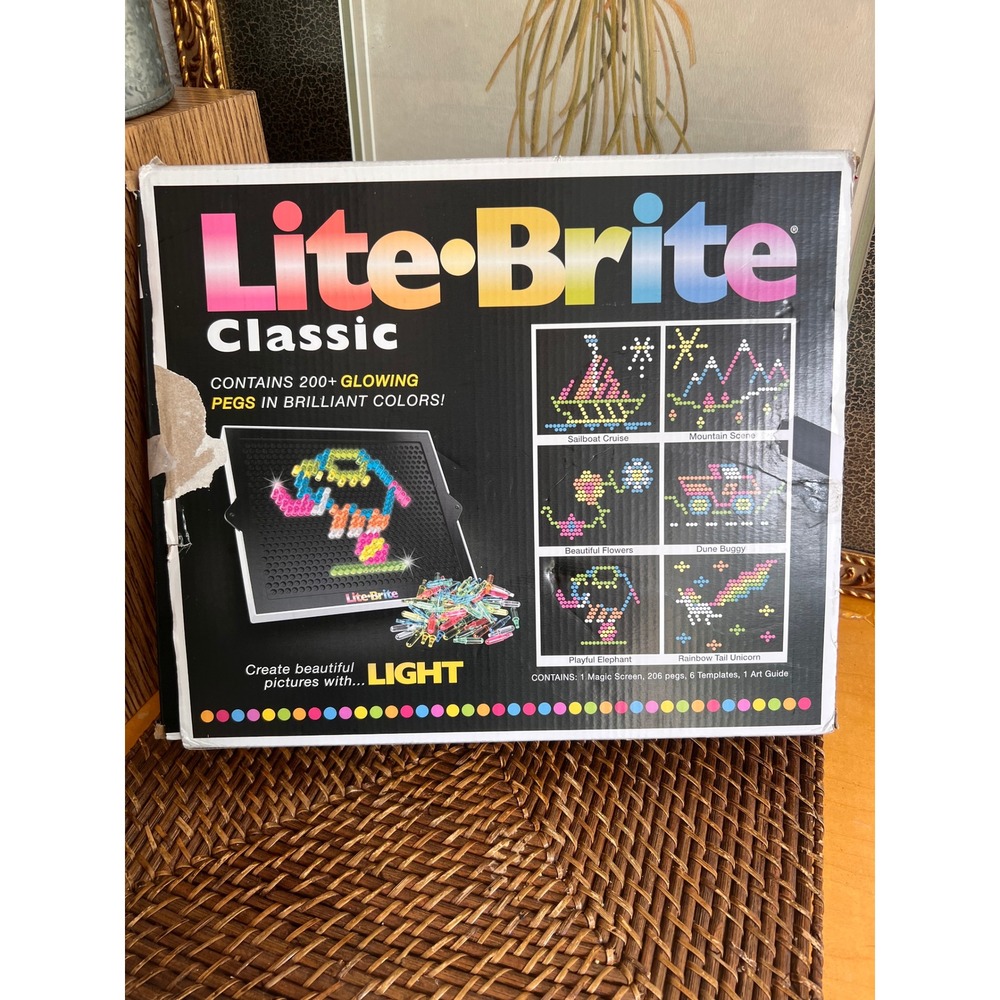 Lite-Brite Classic Retro Light Up Peg Art Set 200+ Pegs 6 Templates Original Box